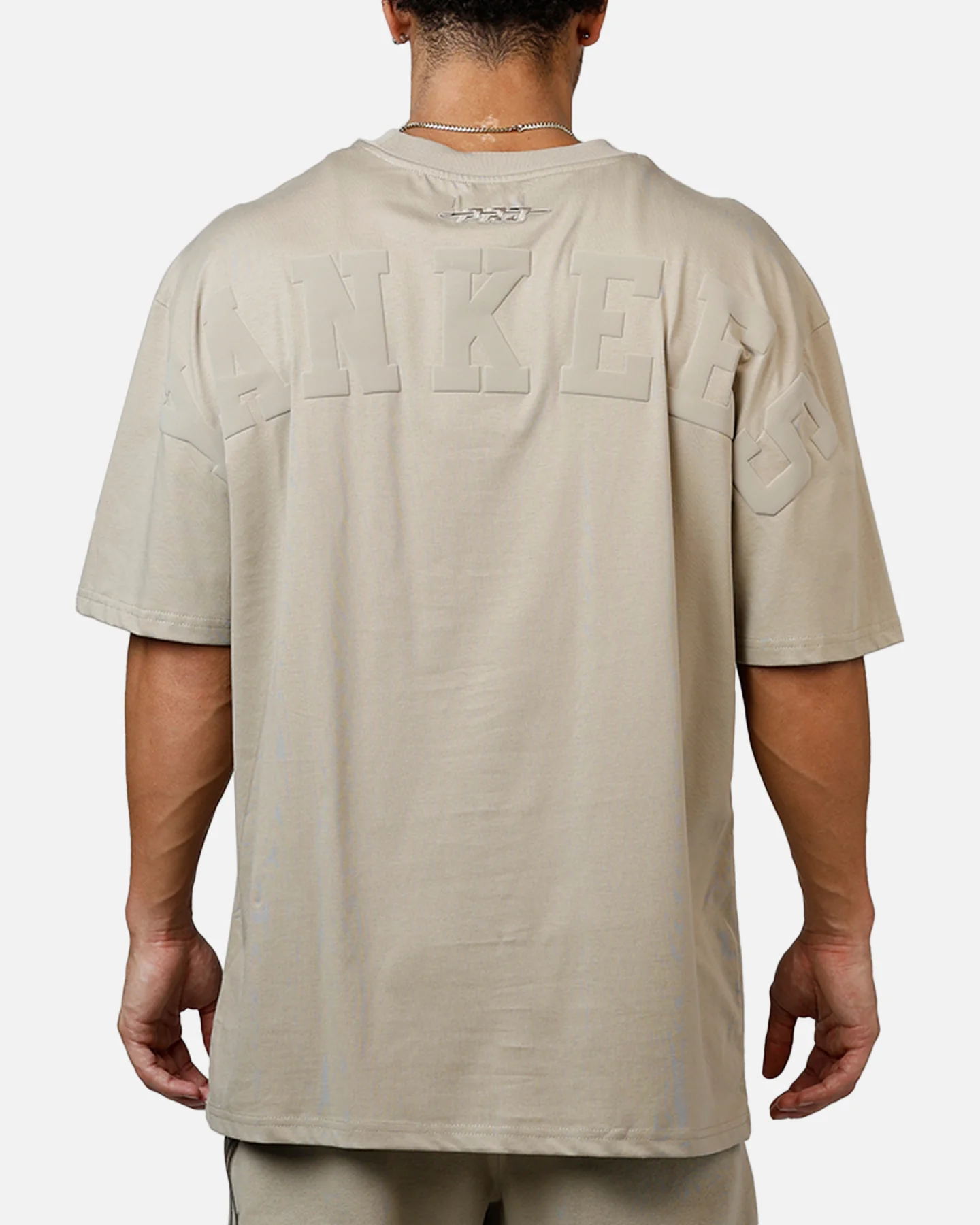 Pro Standard New York Yankees Wingspan T-Shirt Taupe - Image 2