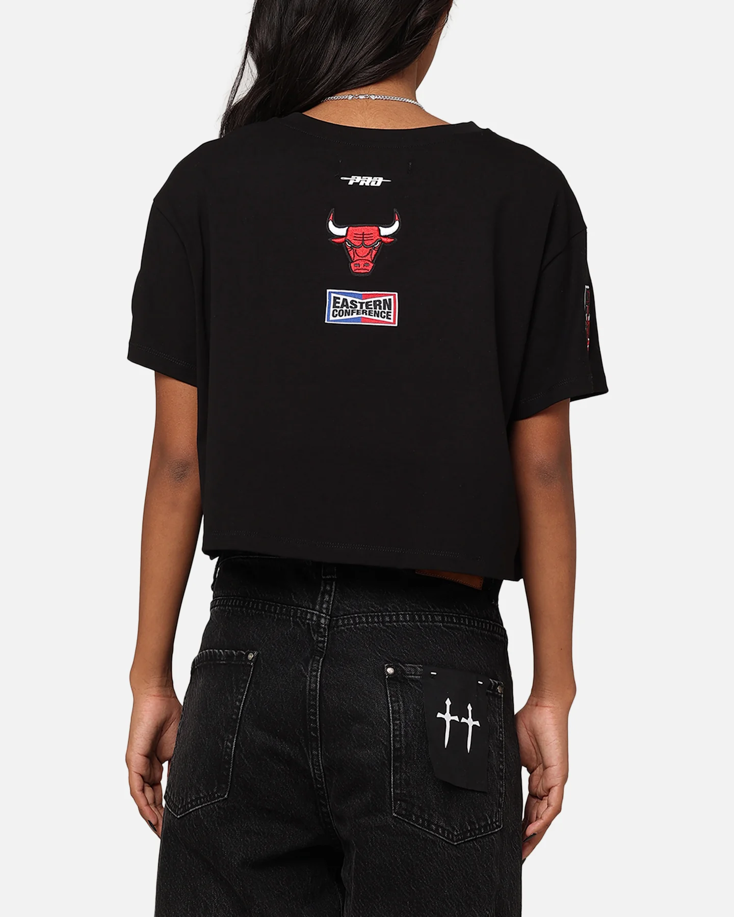 Pro Standard Women's Chicago Bulls Boxy Cropped T-Shirt Black - Image 3