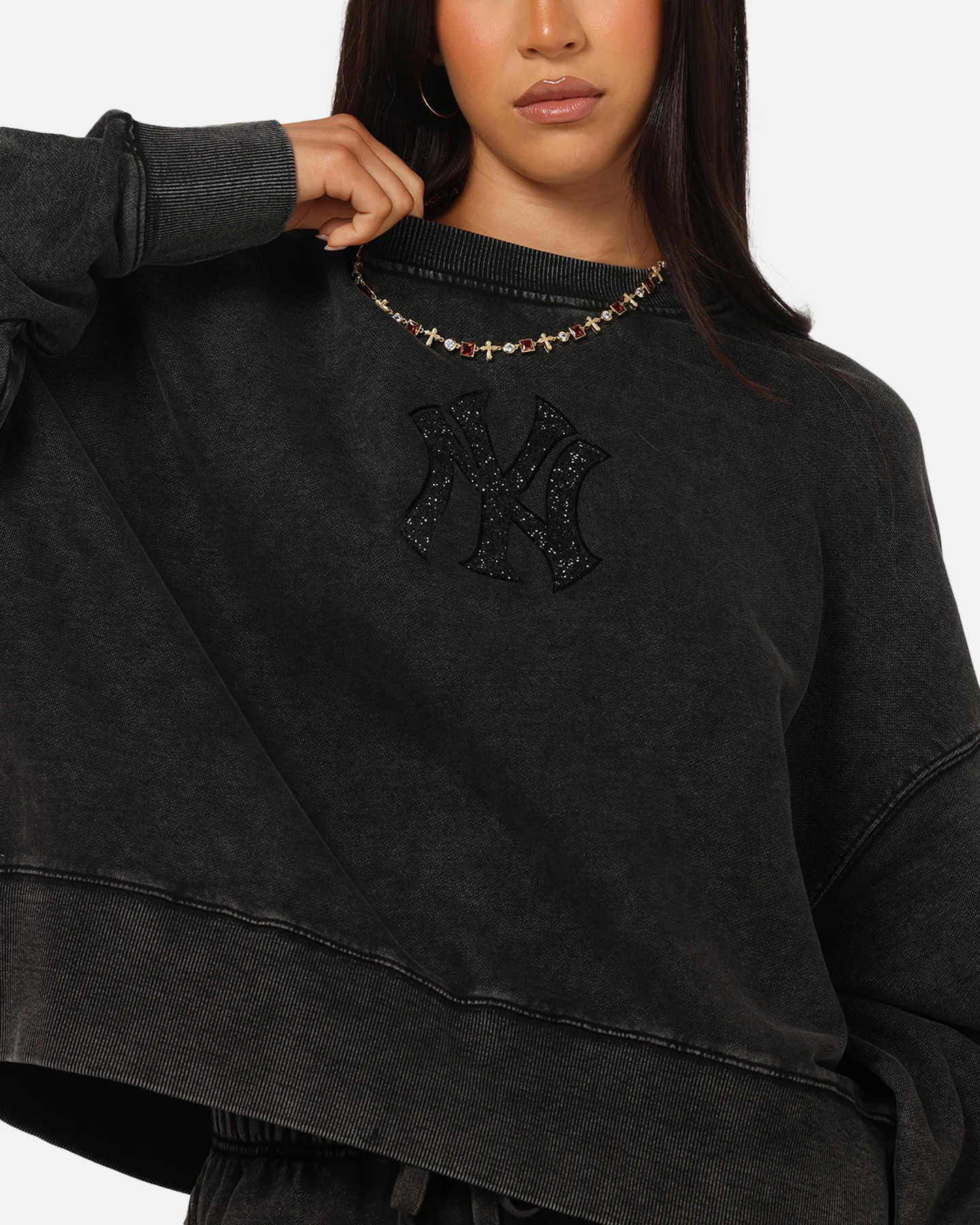 Pro Standard Women's New York Yankees Washed Crystaline Crewneck Washed Black - Image 7