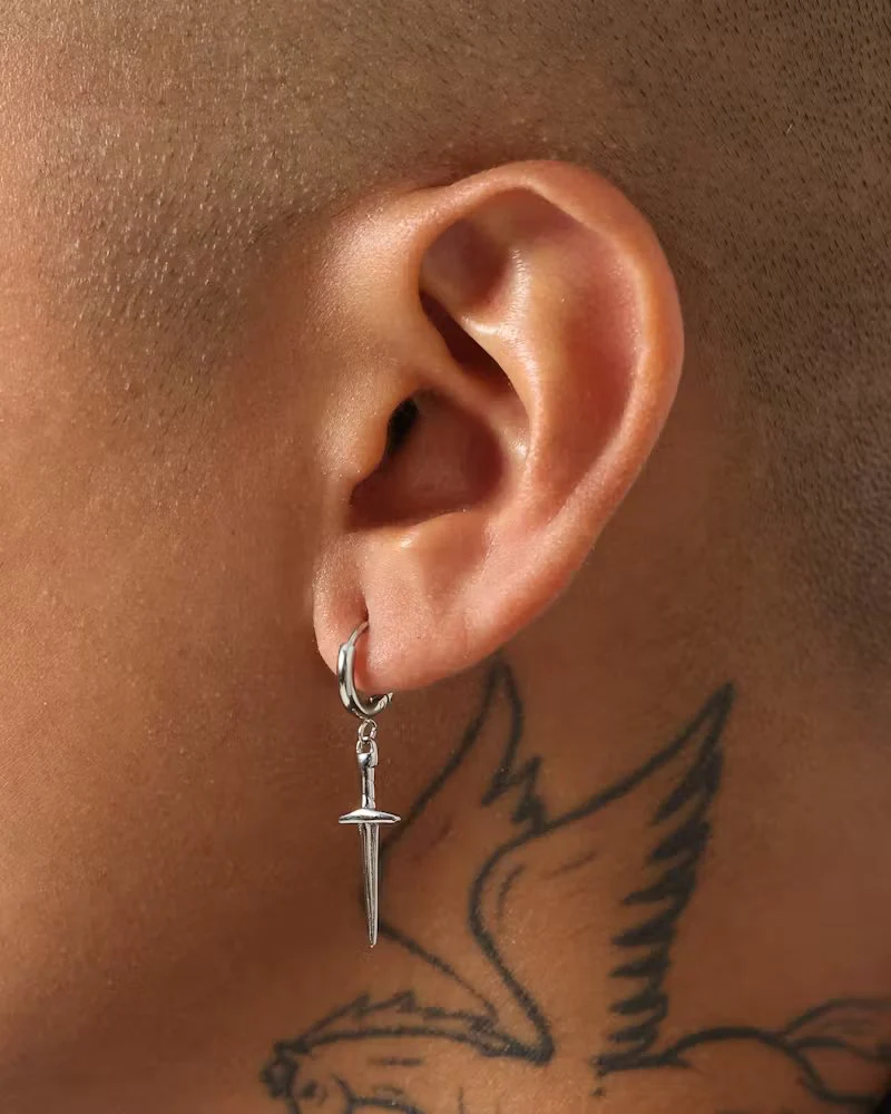 Saint Morta Dagger Earring White Gold - Image 2