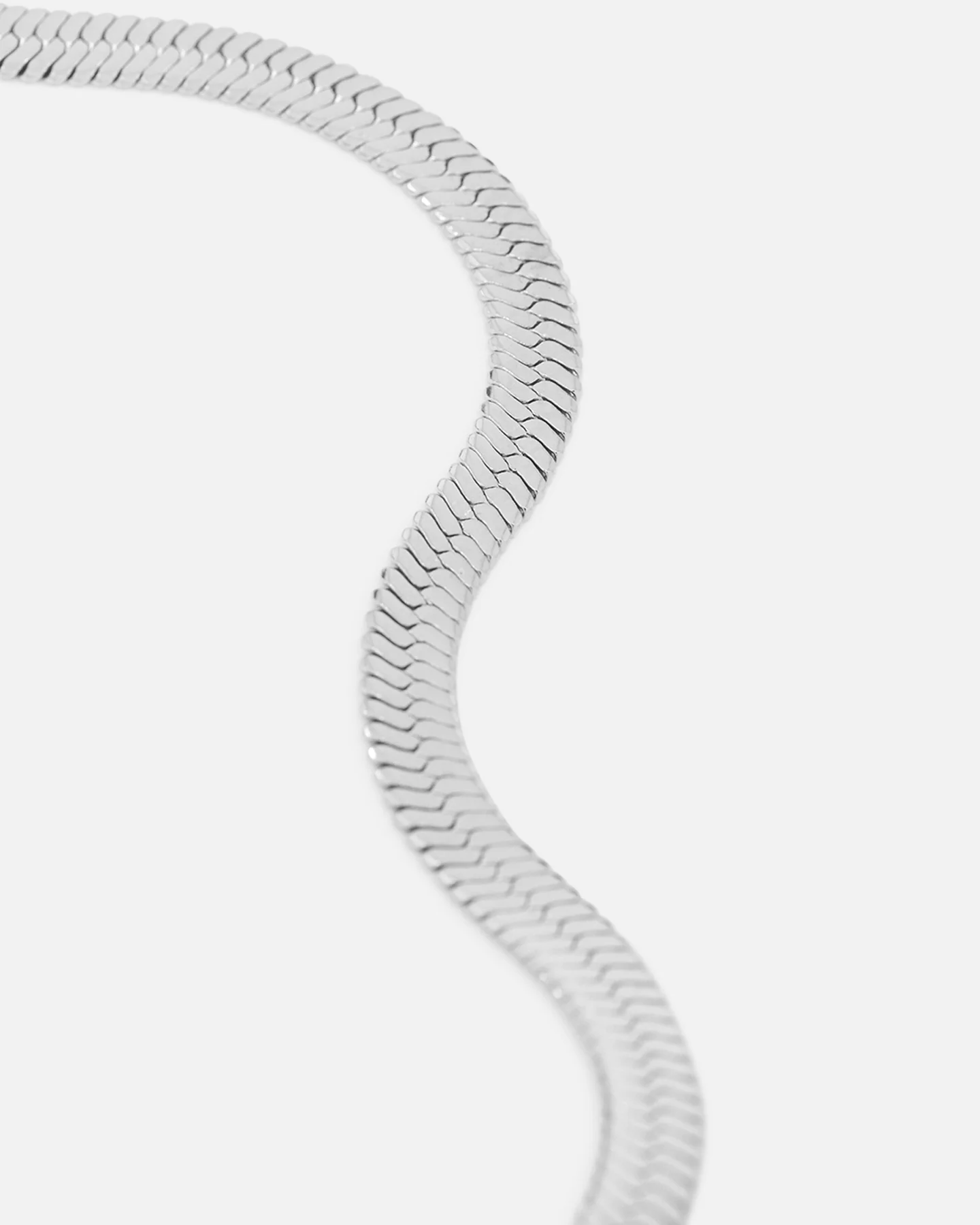 Saint Morta Herringbone Necklace White Gold - Image 3