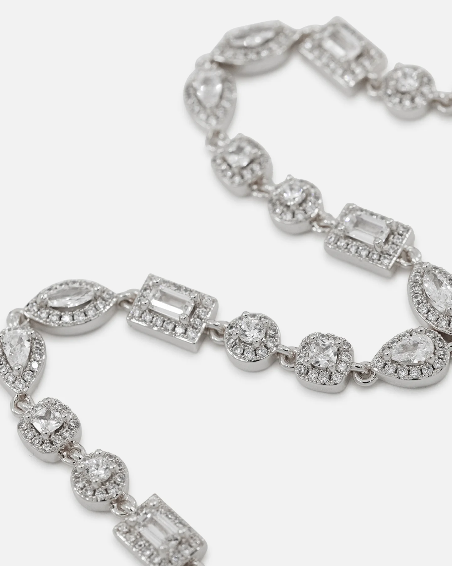 Saint Morta Iced Cluster Chain Iced White Gold - Image 10