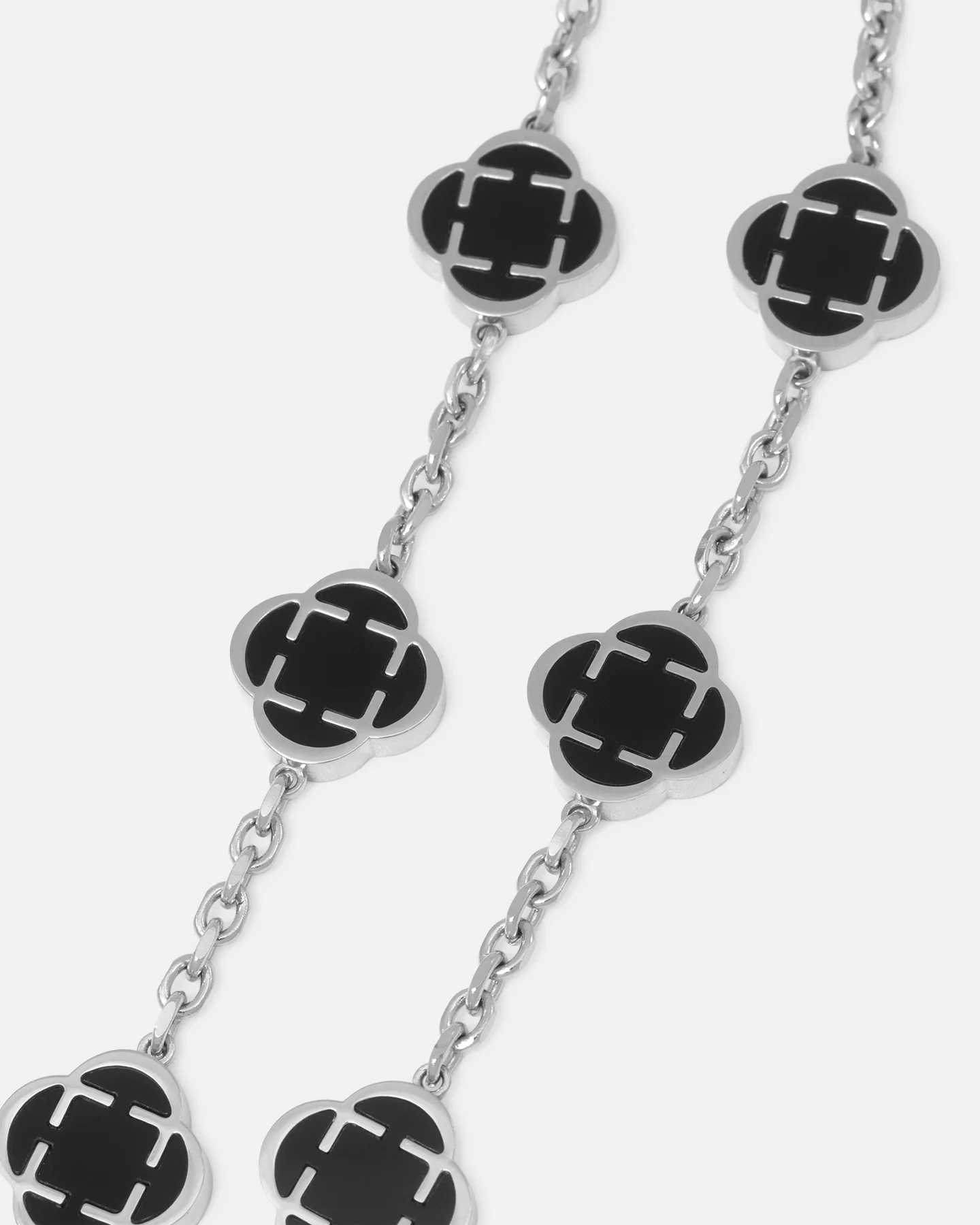 Saint Morta Onyx Clover Necklace White Gold - Image 3