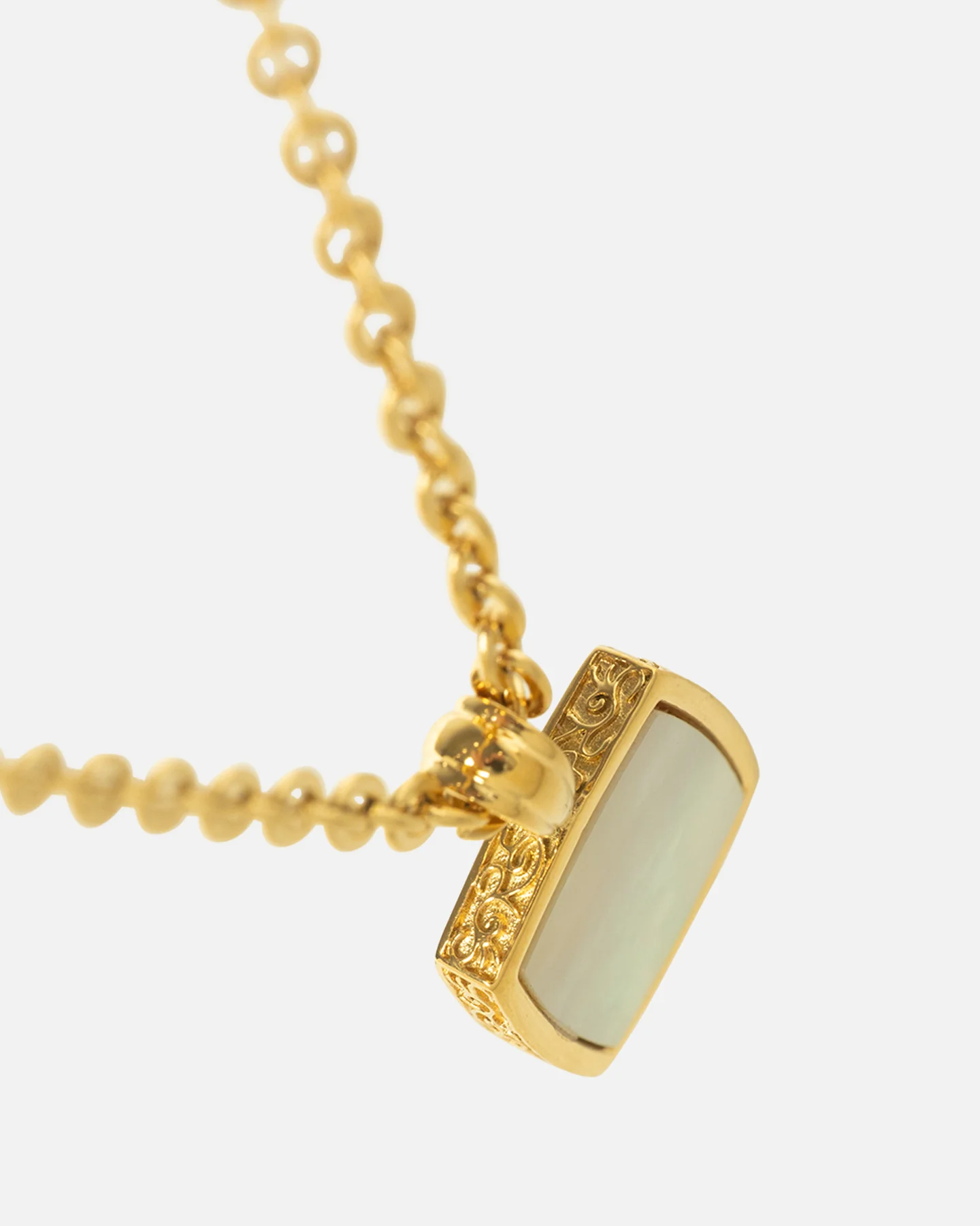 Saint Morta Pearl Square Pendant Chain Gold - Image 5