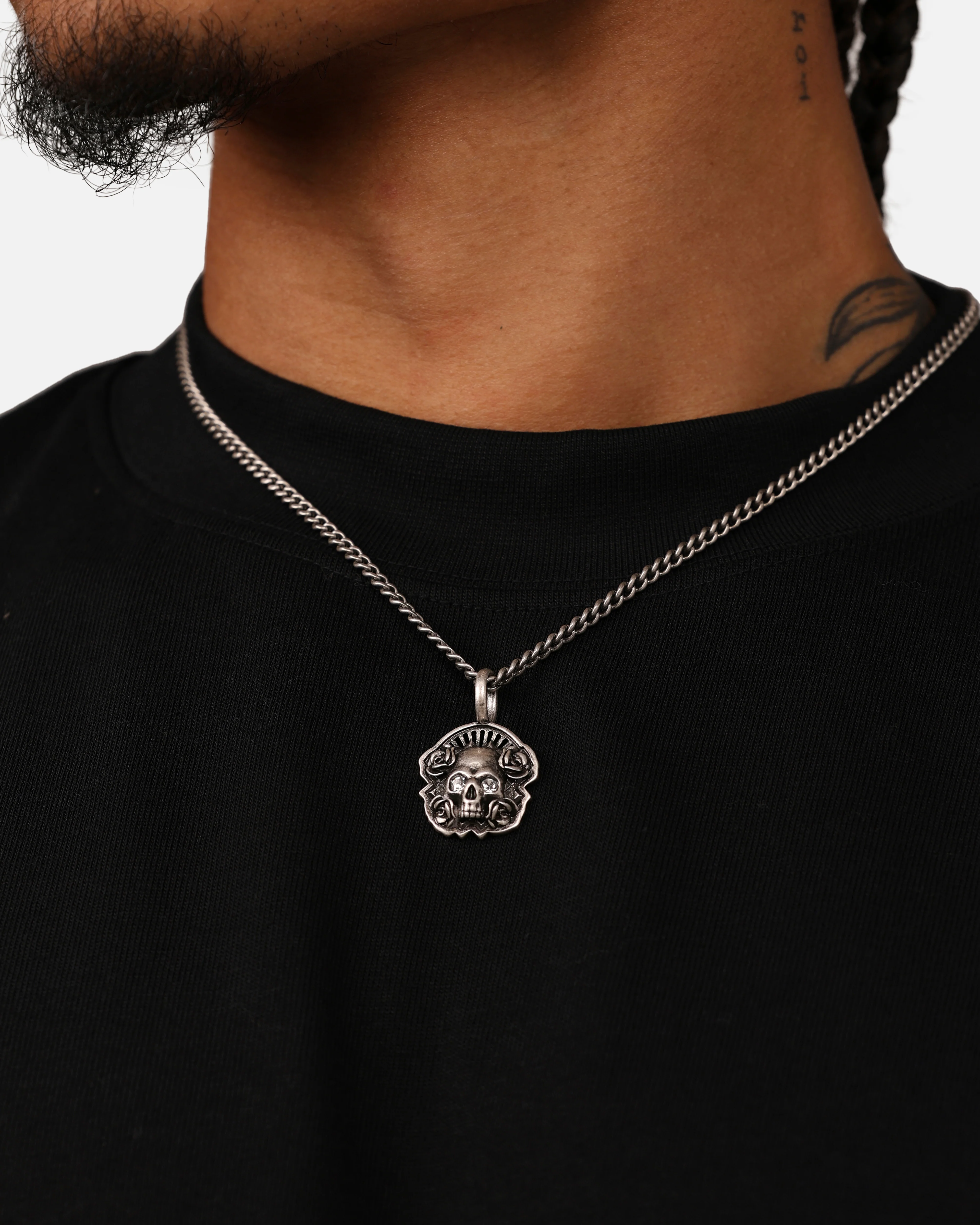 Saint Morta Skull And Roses Necklace Stainless Steel - Image 4