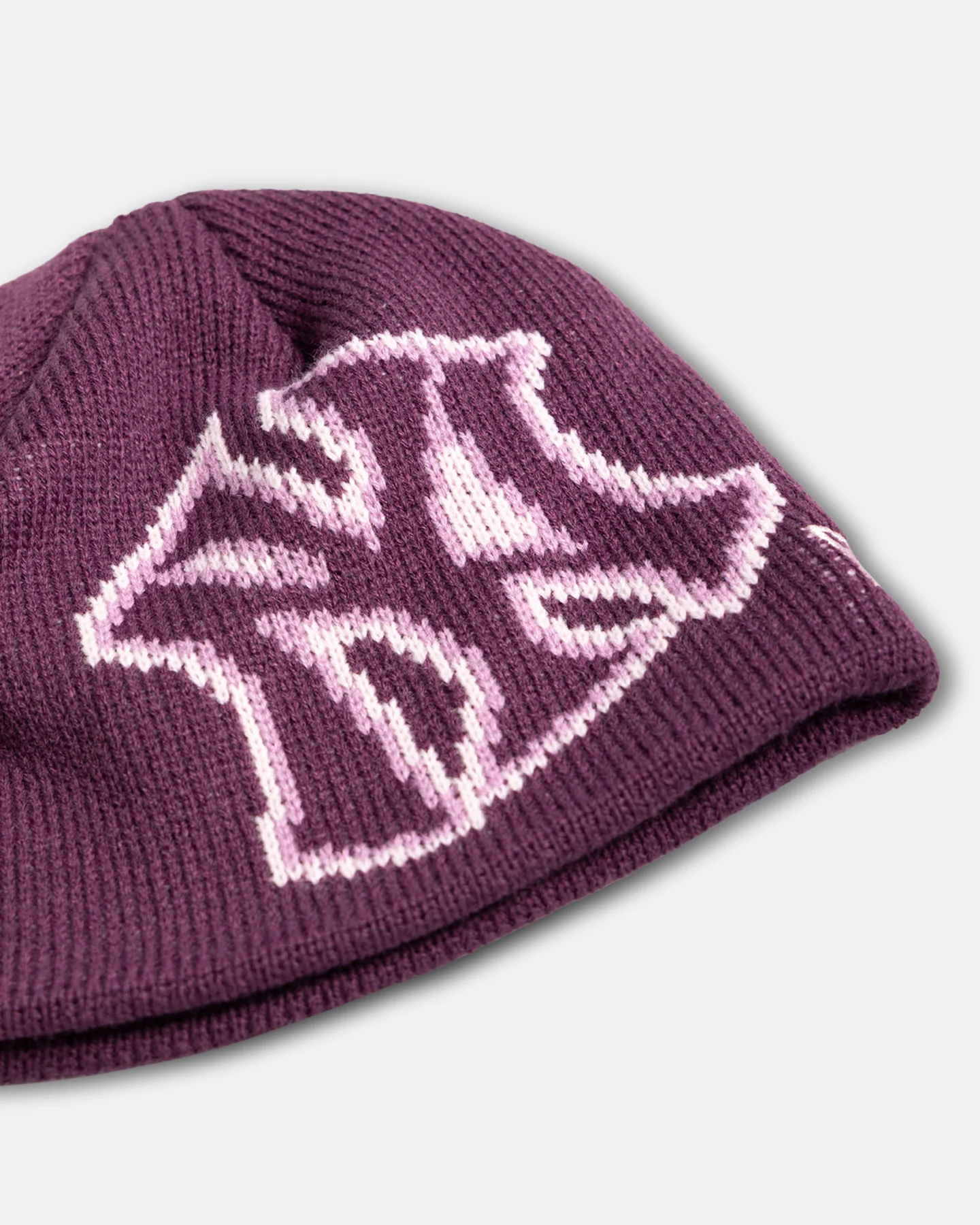 New Era New York Yankees Skully Oversize Beanie Dark Red - Image 3