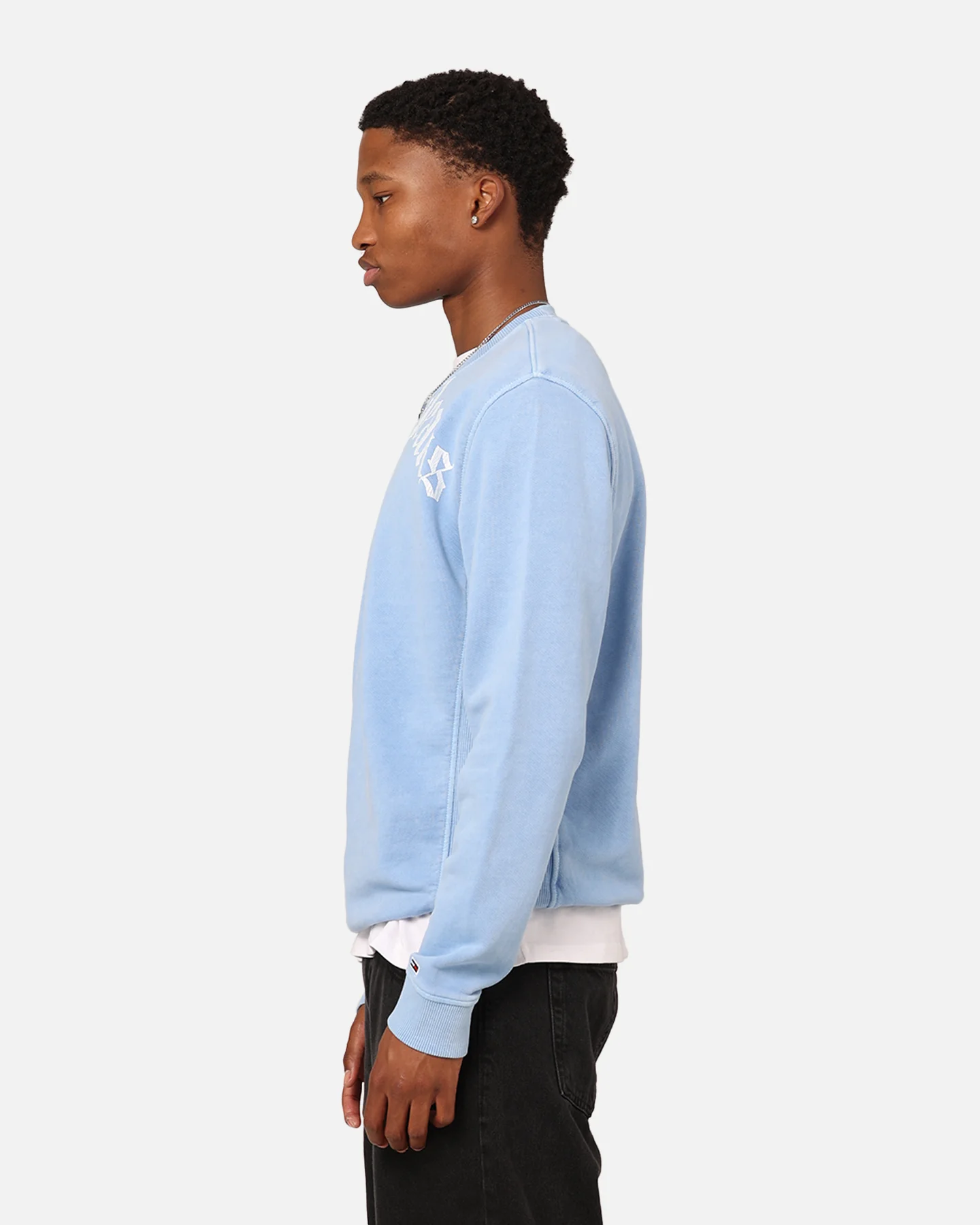 Tommy Jeans Relaxed Grunge Arch Crewneck Chambray Blue - Image 6