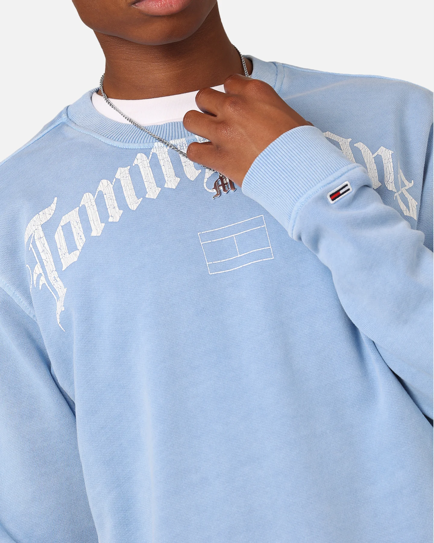 Tommy Jeans Relaxed Grunge Arch Crewneck Chambray Blue - Image 7