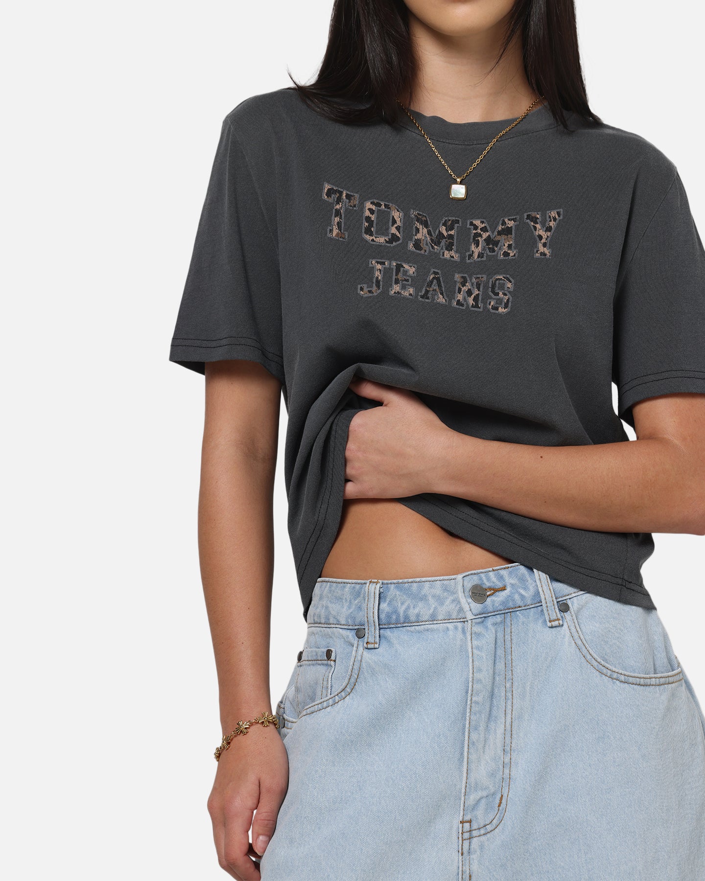 Tommy Jeans Women's TJW Boxy Leopard Varsity T-Shirt Black - Image 6
