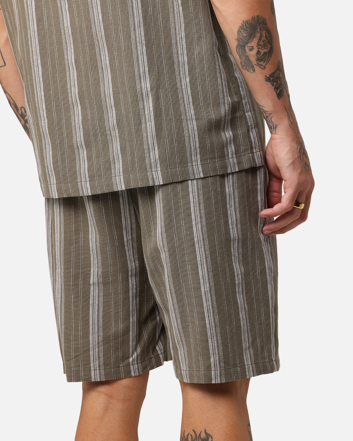 XXIII Condesa Linen Shorts Olive - Image 3